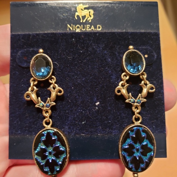 Jewelry - 🚨 1 Day Sale!!! 🚨  Niquea.D earrings